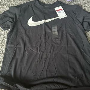 New with tags Mens Nike tee.